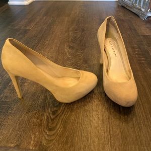 Size 7.5 Gianni Bini Nude Leather Heals